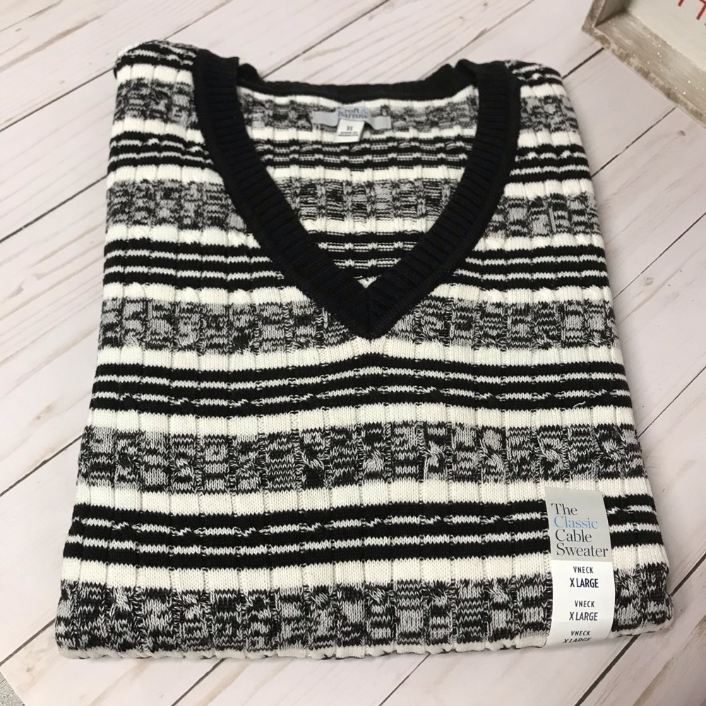 V-Neck Sweater NWT Black & white long sleeve